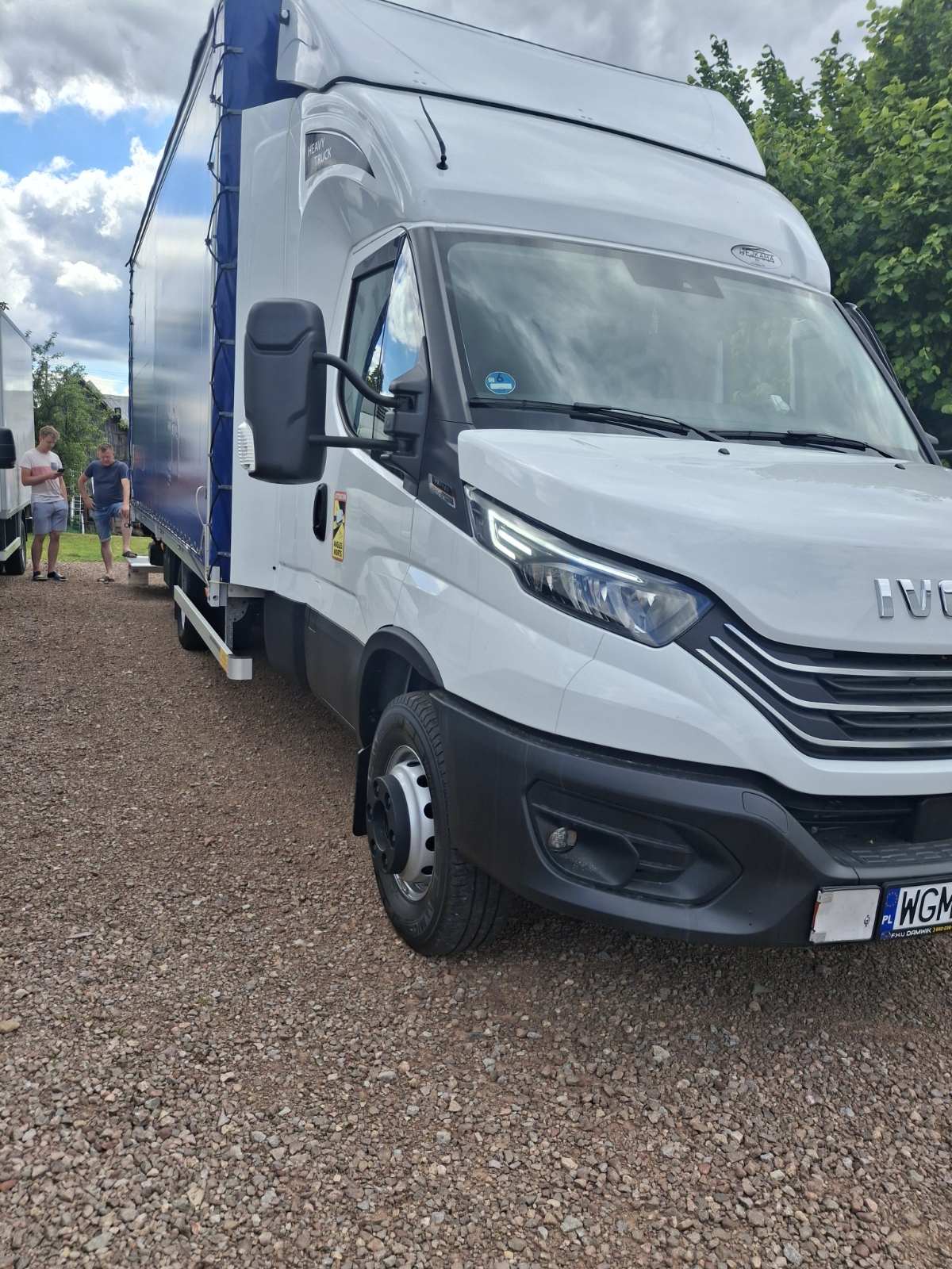 Iveco лекотоварен бус